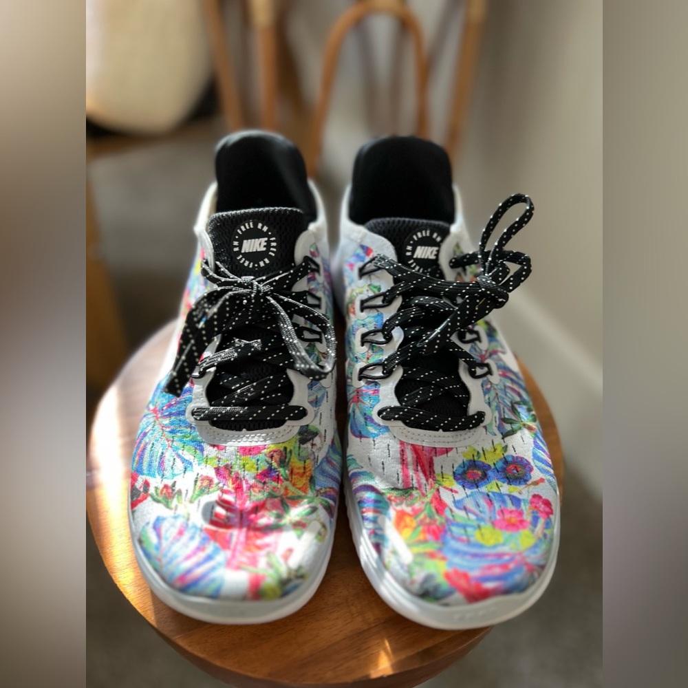 Nike Free Run botanical tennis shoes